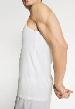 Pier One 3 PACK - Unterhemd/-shirt - Dark Blue/bordeaux/off-white 11 Pier One 3 PACK - Unterhemd/-shirt - Dark Blue/bordeaux/off-white -Pier One c107c99d278e430b8a693d0ec45ebe1a