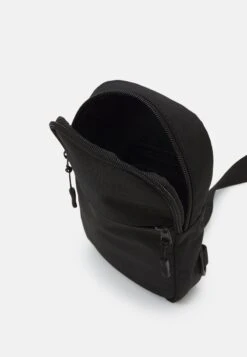 Pier One Gürteltasche - Black 9 Pier One Gürteltasche - Black -Pier One c75c8bdf8b8541419b96d7dba0f5d743